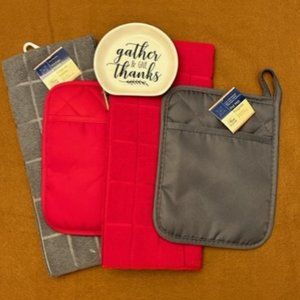 Kitchen Towels, Pot Mitts and Spoon Rest